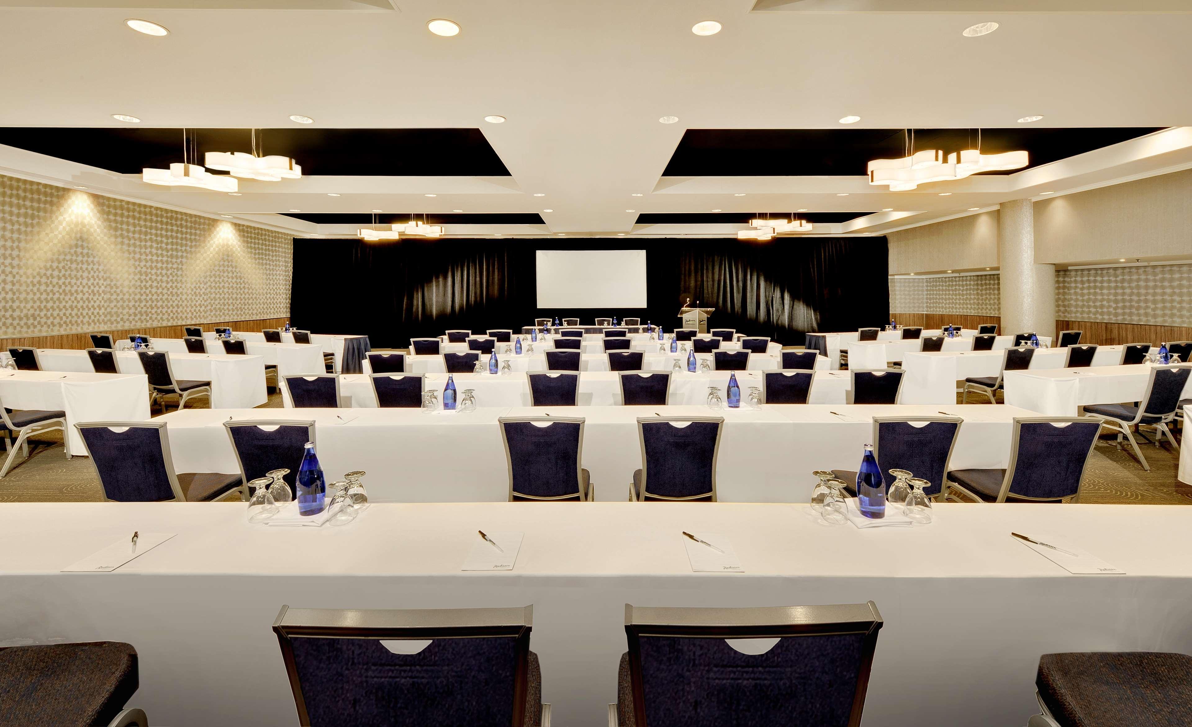 Radisson Blu Toronto Downtown Hotel Екстериор снимка