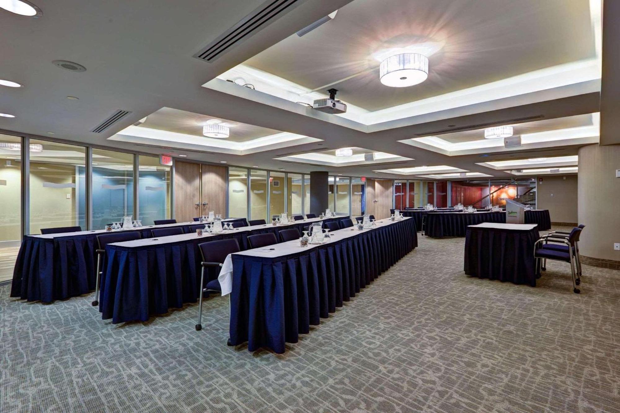 Radisson Blu Toronto Downtown Hotel Екстериор снимка