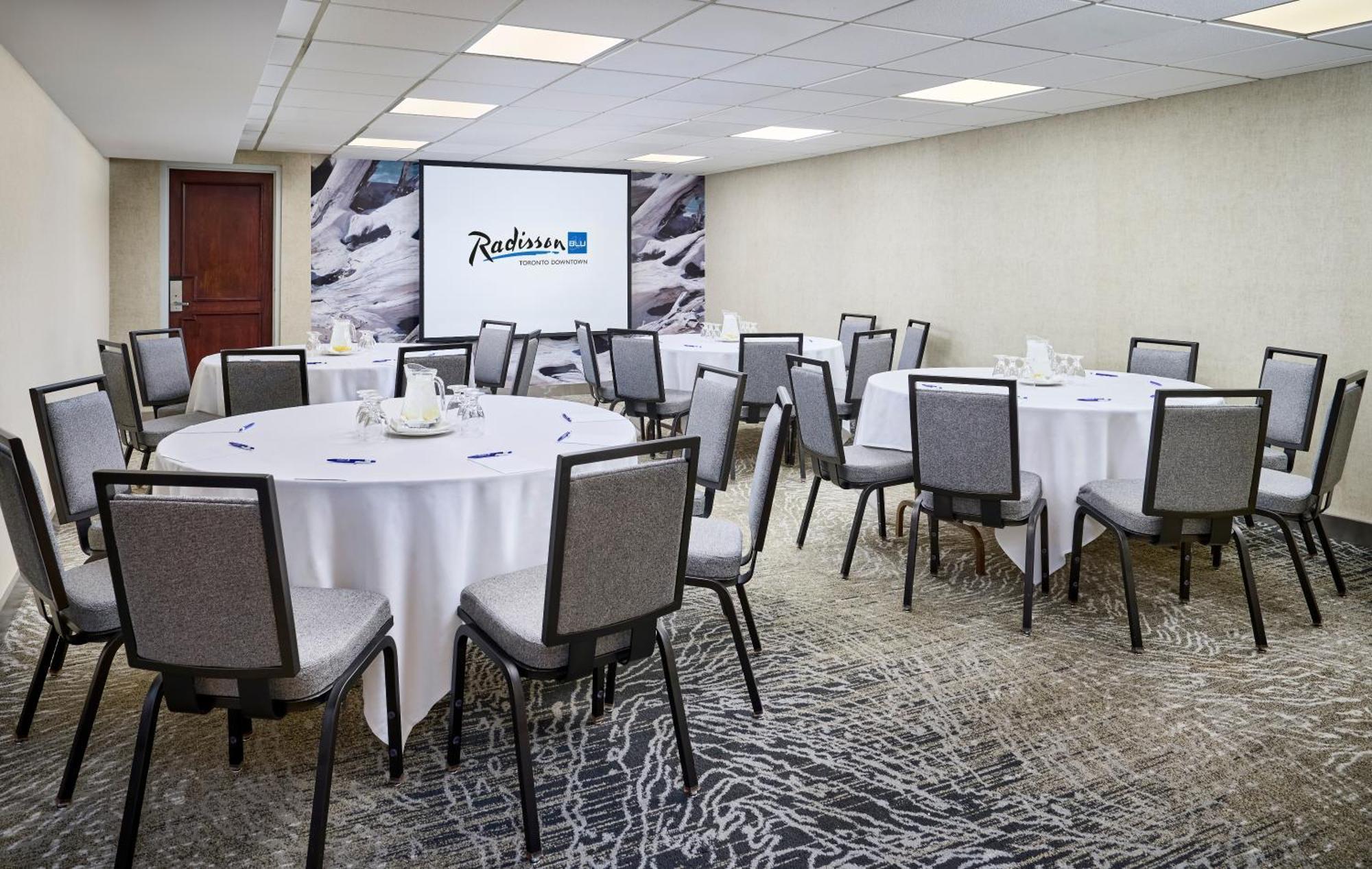 Radisson Blu Toronto Downtown Hotel Екстериор снимка
