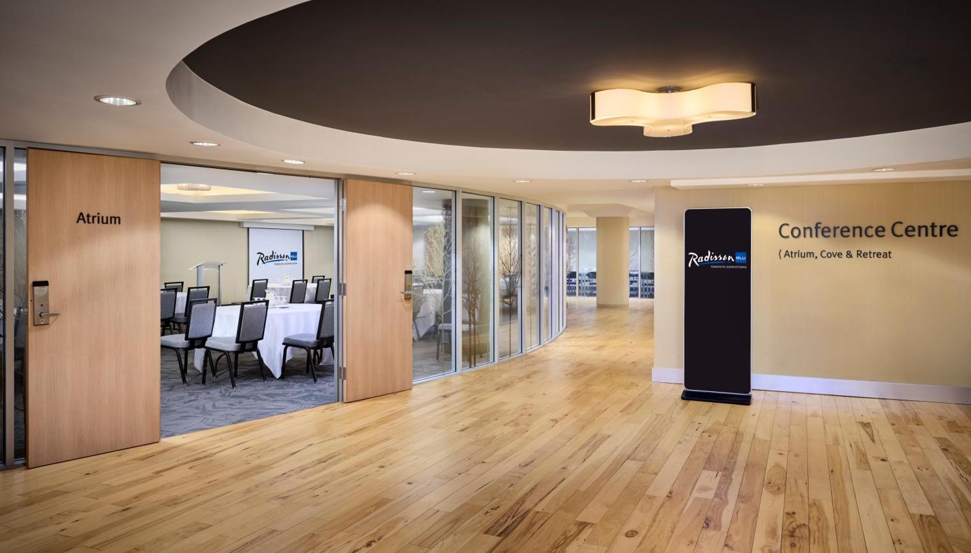 Radisson Blu Toronto Downtown Hotel Екстериор снимка