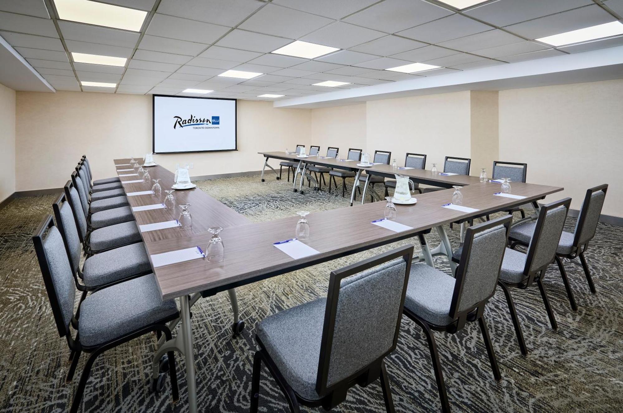 Radisson Blu Toronto Downtown Hotel Екстериор снимка
